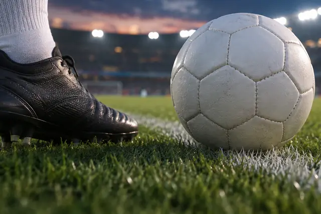 Fotboll vid sidlinjen på en upplyst arena – så fungerar Topptipset live och liverättning